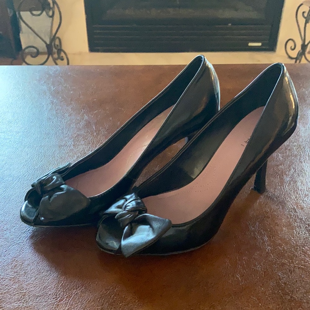 Tahari High Heel peep Toe Pump